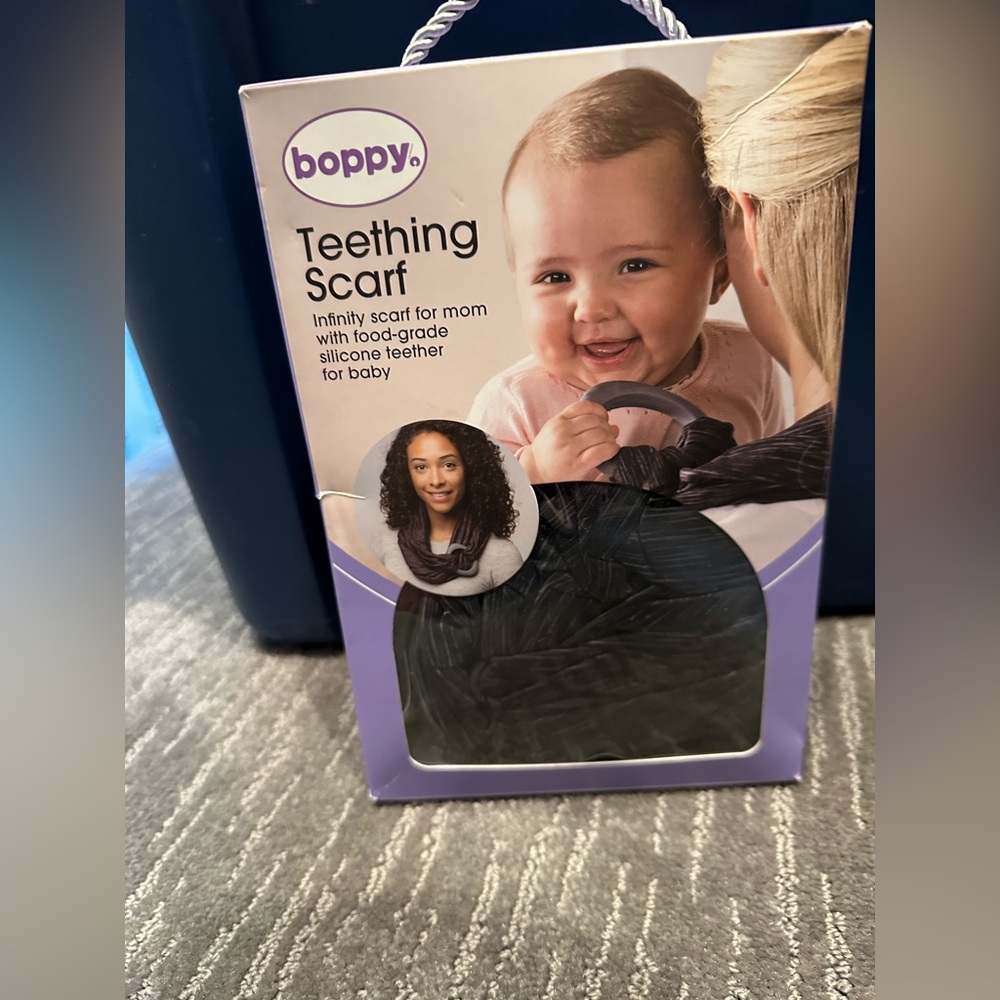 NIB Boppy Teething scarf